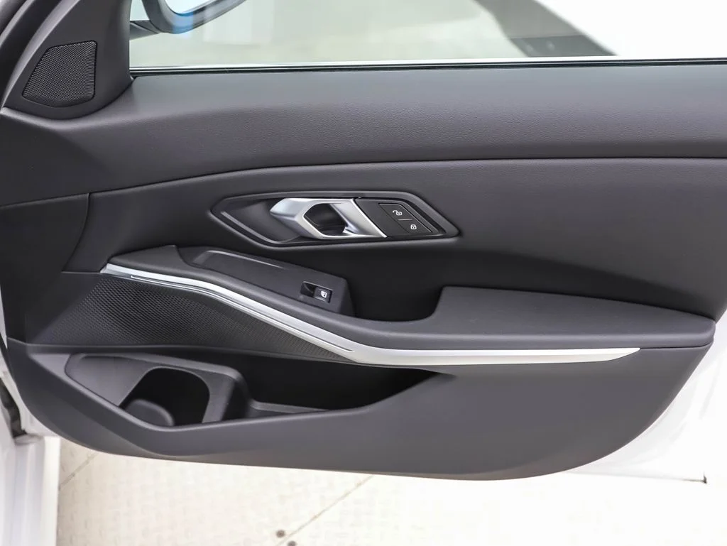 2025 BMW 3 Series 330i - Photo 28