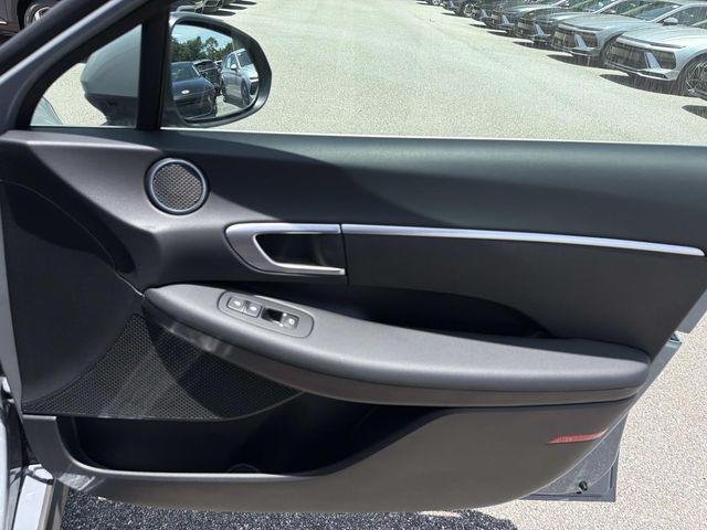 New 2026 Blue Hyundai SE image 12