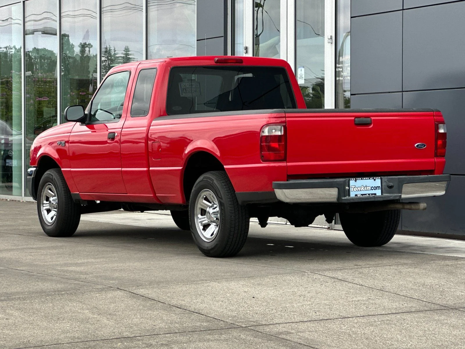 Used 2004 Red Ford XLT image 5