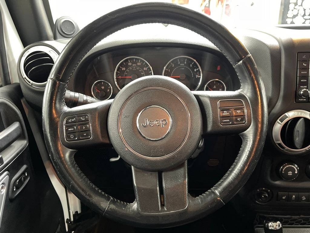 Used 2014 White Jeep Unlimited Sahara image 20