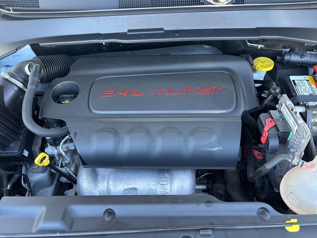 Used 2022 White Jeep High Altitude image 11