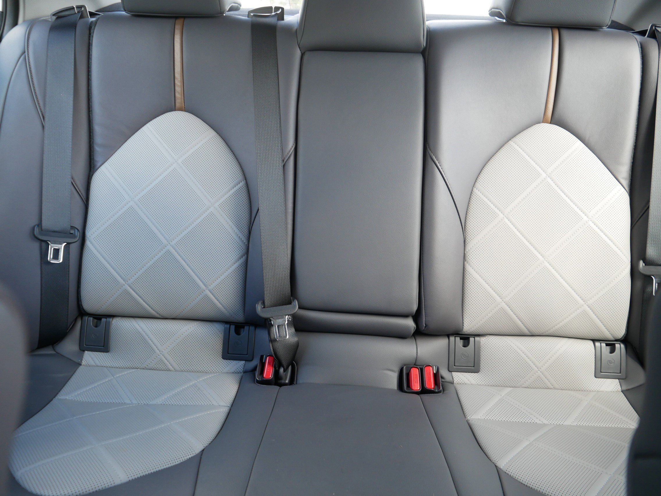 Used 2019 Wind Chill Pearl Toyota XLE image 13