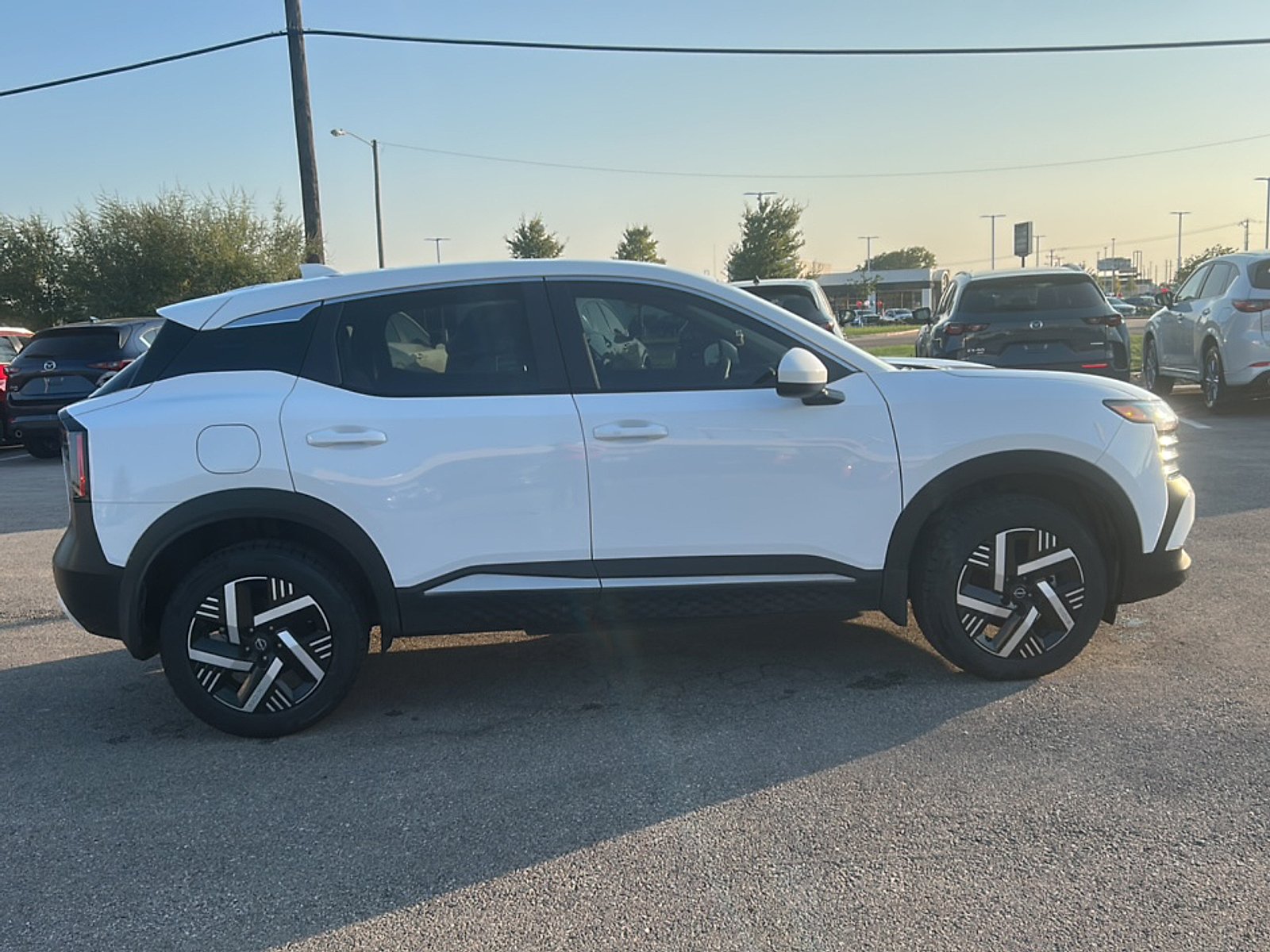 2025 Nissan Kicks SV photo 2