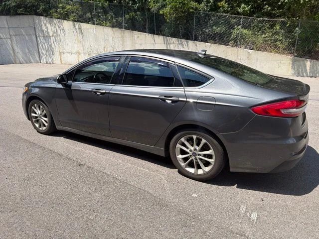 Used 2019 Gray Ford SE image 5