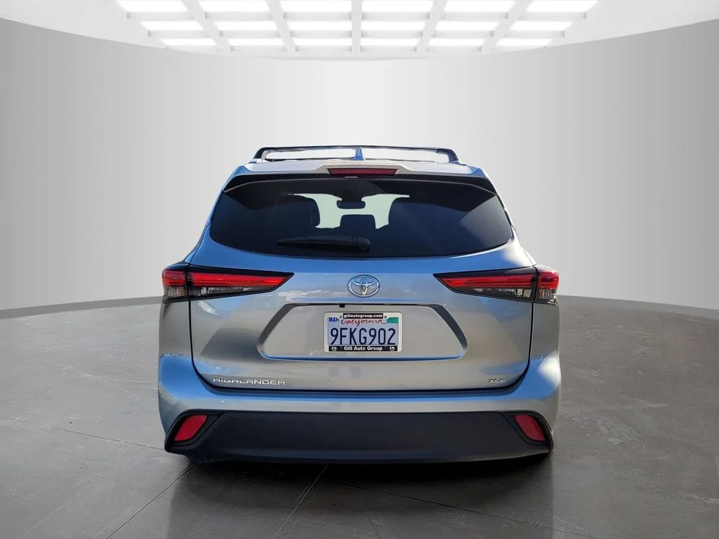 Used 2023  Toyota L image 6
