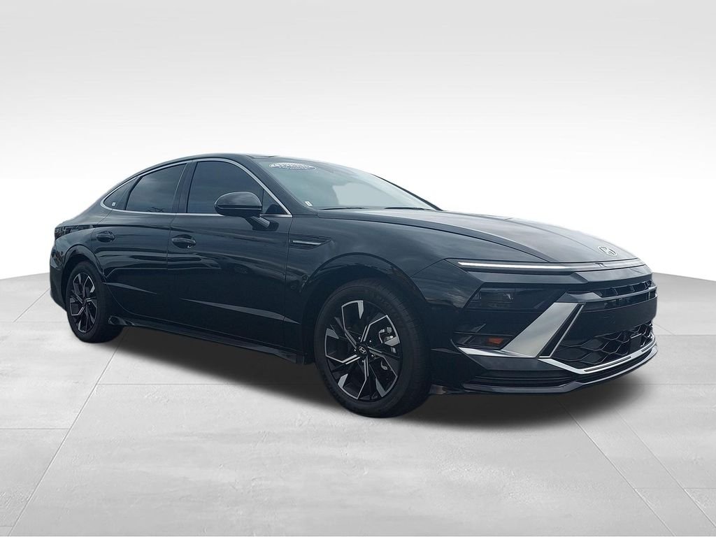 Used 2024 Black Hyundai SEL image 7