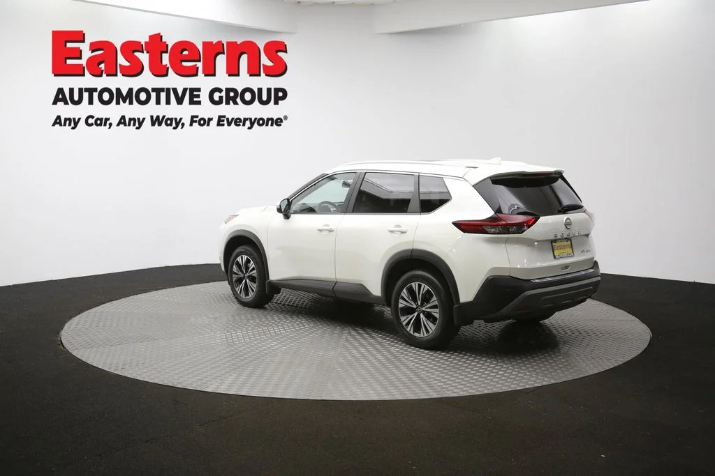 Used 2022 White Nissan SV image 65