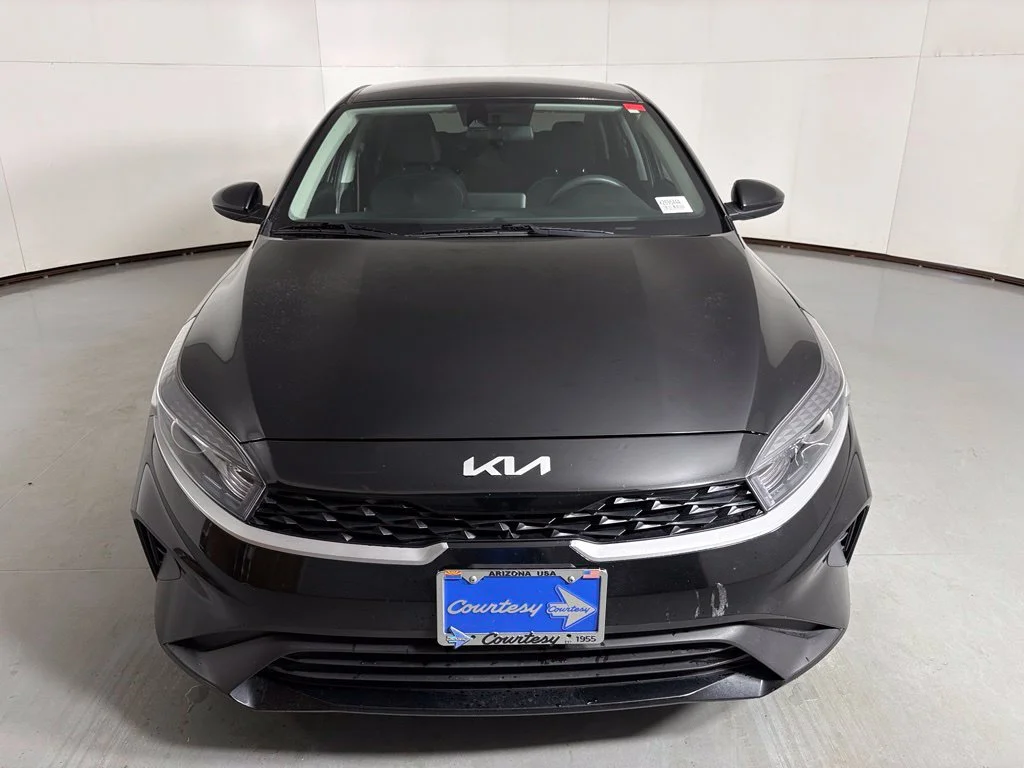 Used 2023 Black Kia LXS image 3