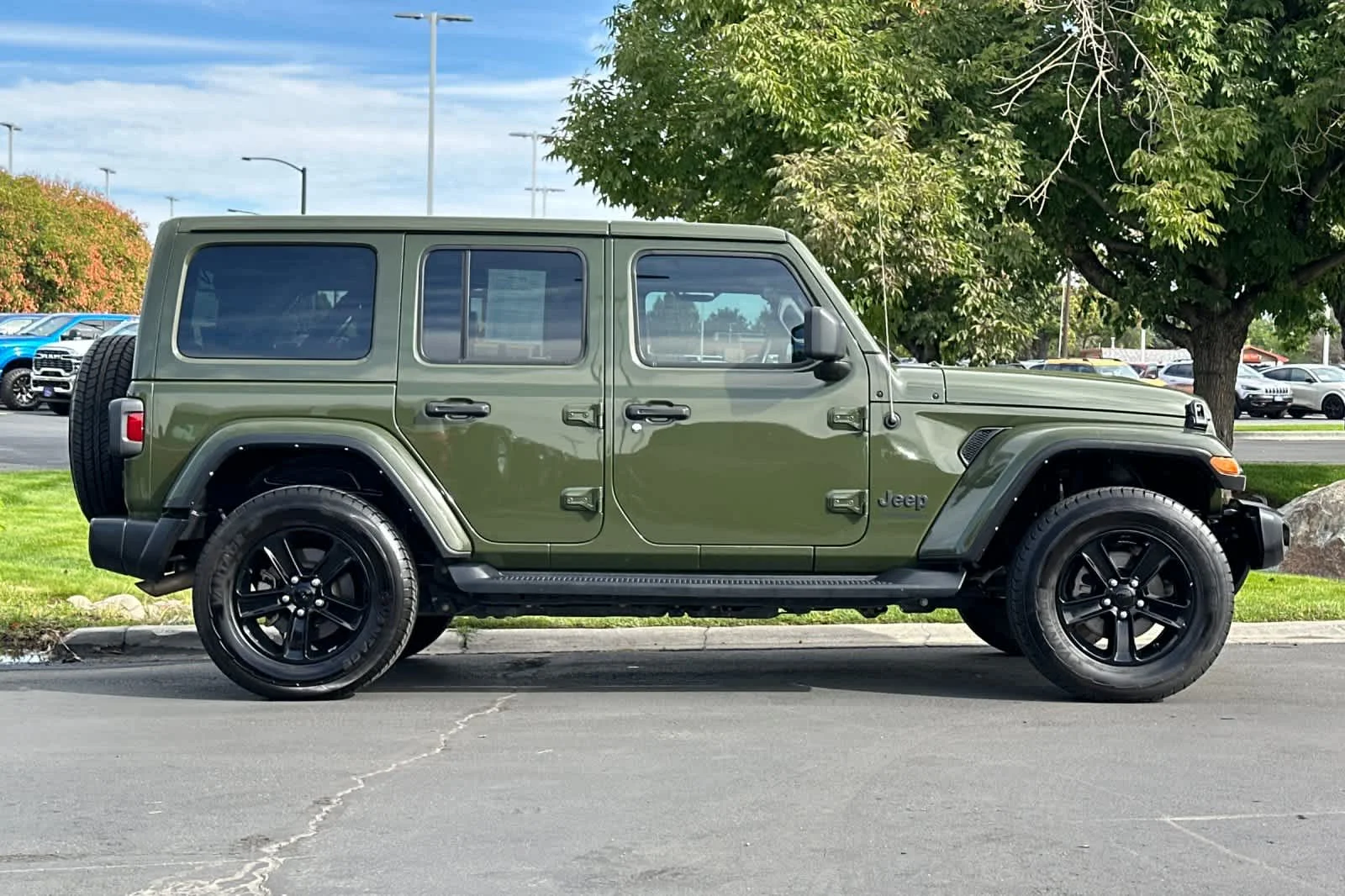 Certified Used 2021 Sarge Green Clearcoat Jeep Unlimited Sahara Altitude image 8