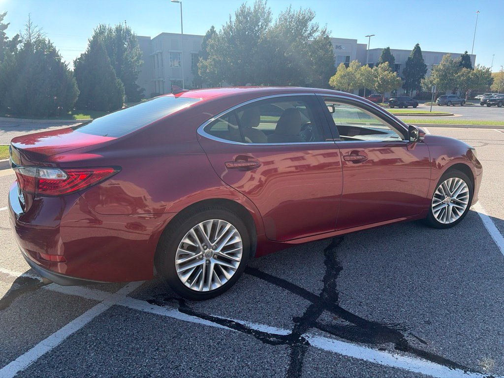 Used 2013  Lexus 350 image 21