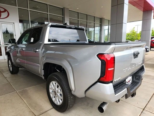 2025 Toyota Tacoma SR5 - Photo 24