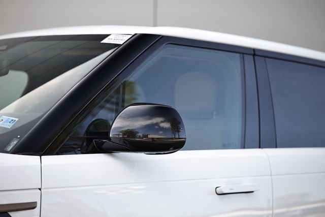 New 2026 Fuji White Land Rover Dynamic SE image 3