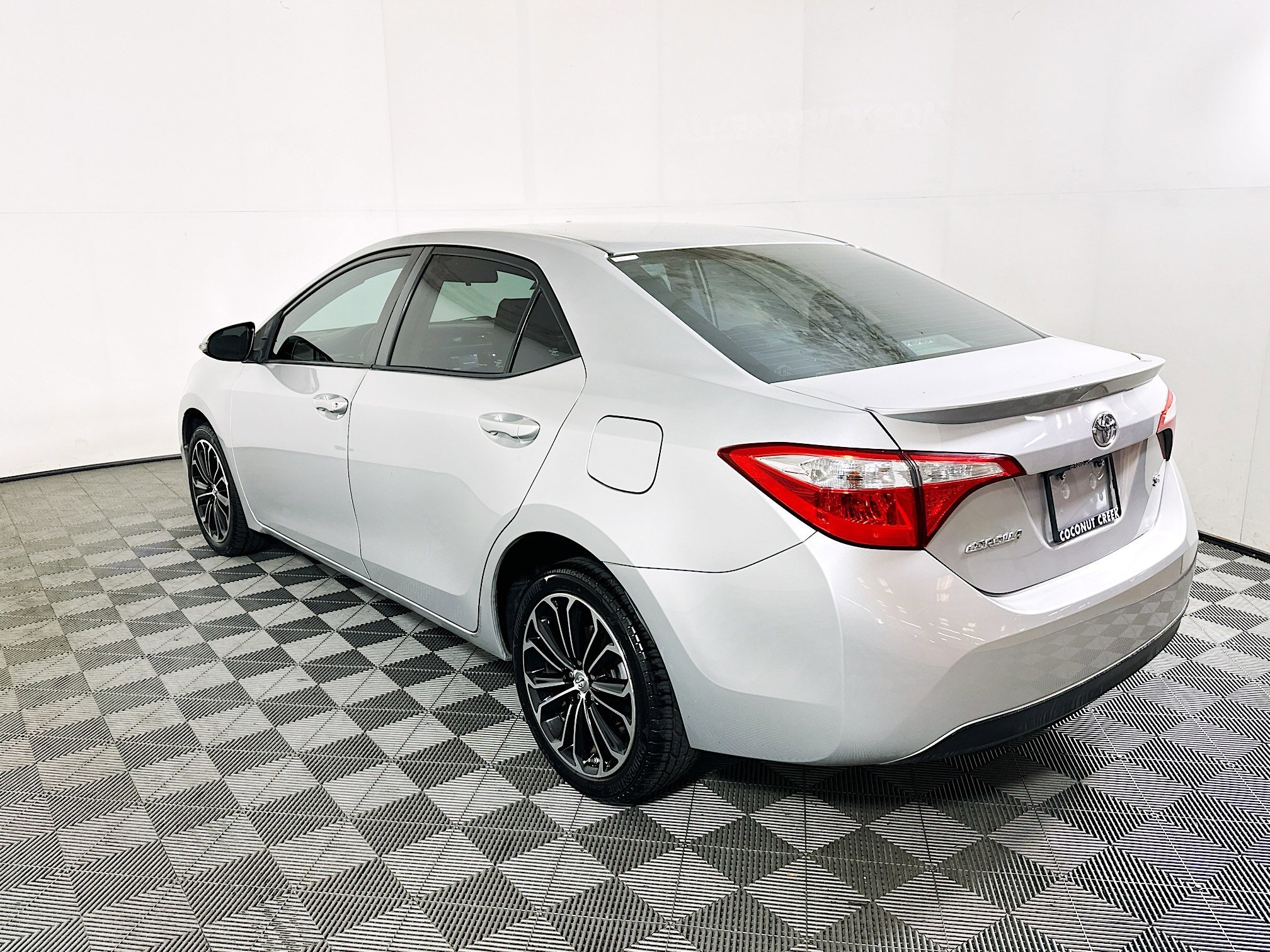 2015 Toyota Corolla thumbnail 8