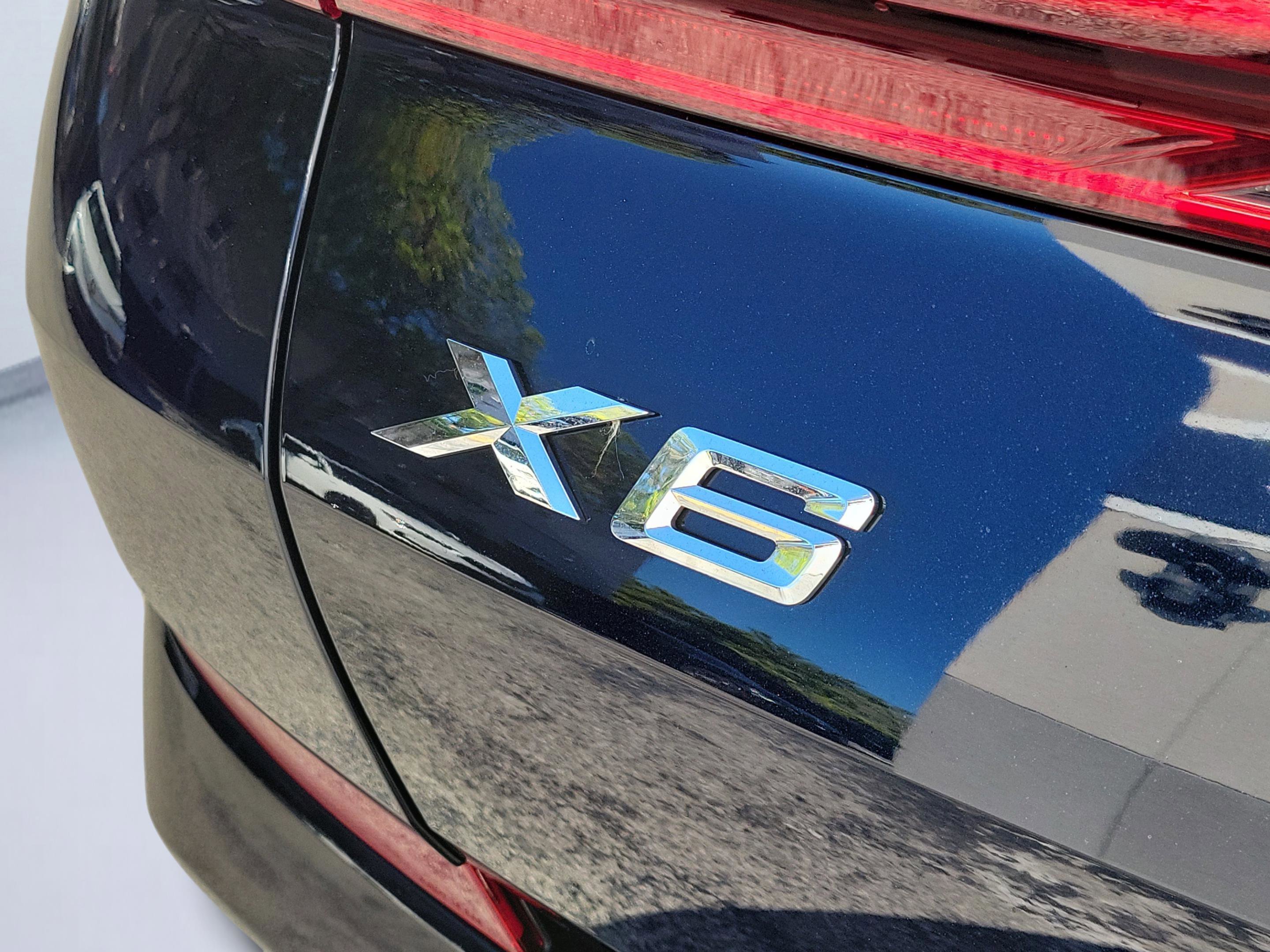 Used 2022 Carbon Black Metallic BMW xDrive40i image 6