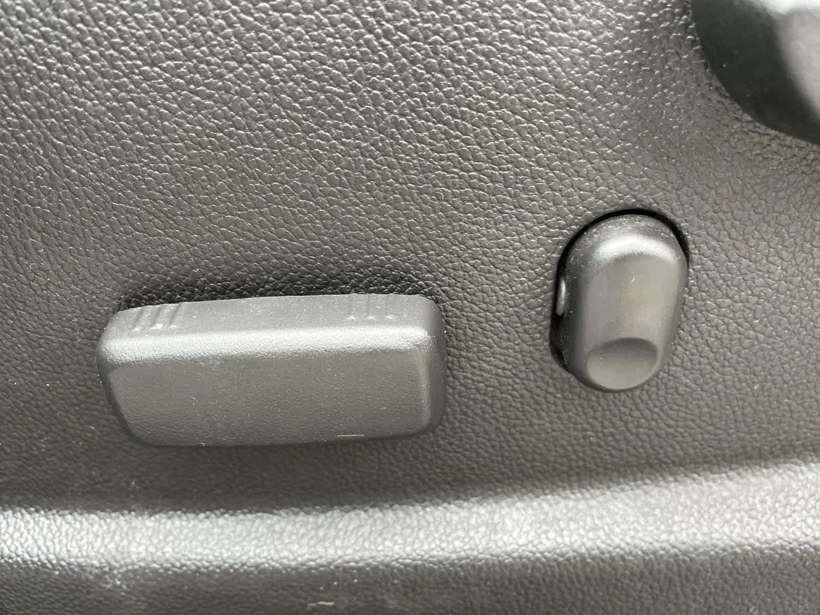 Used 2015 Cyber Gray Metallic GMC 4WD SLE image 16