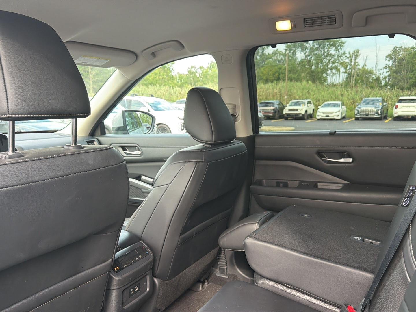Used 2022 Brilliant Silver Metallic Nissan SL image 8