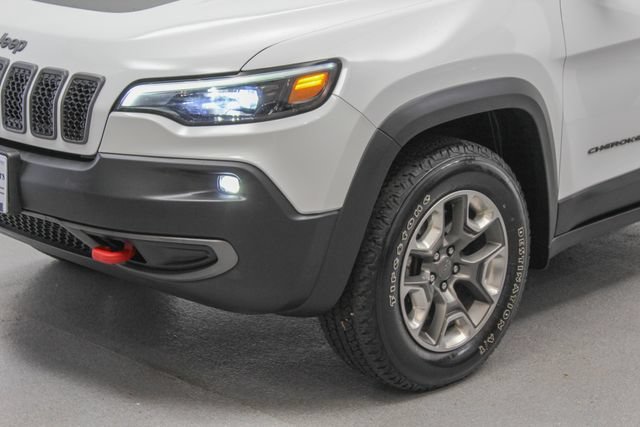 Used 2019 White Jeep Trailhawk 4x4 image 5
