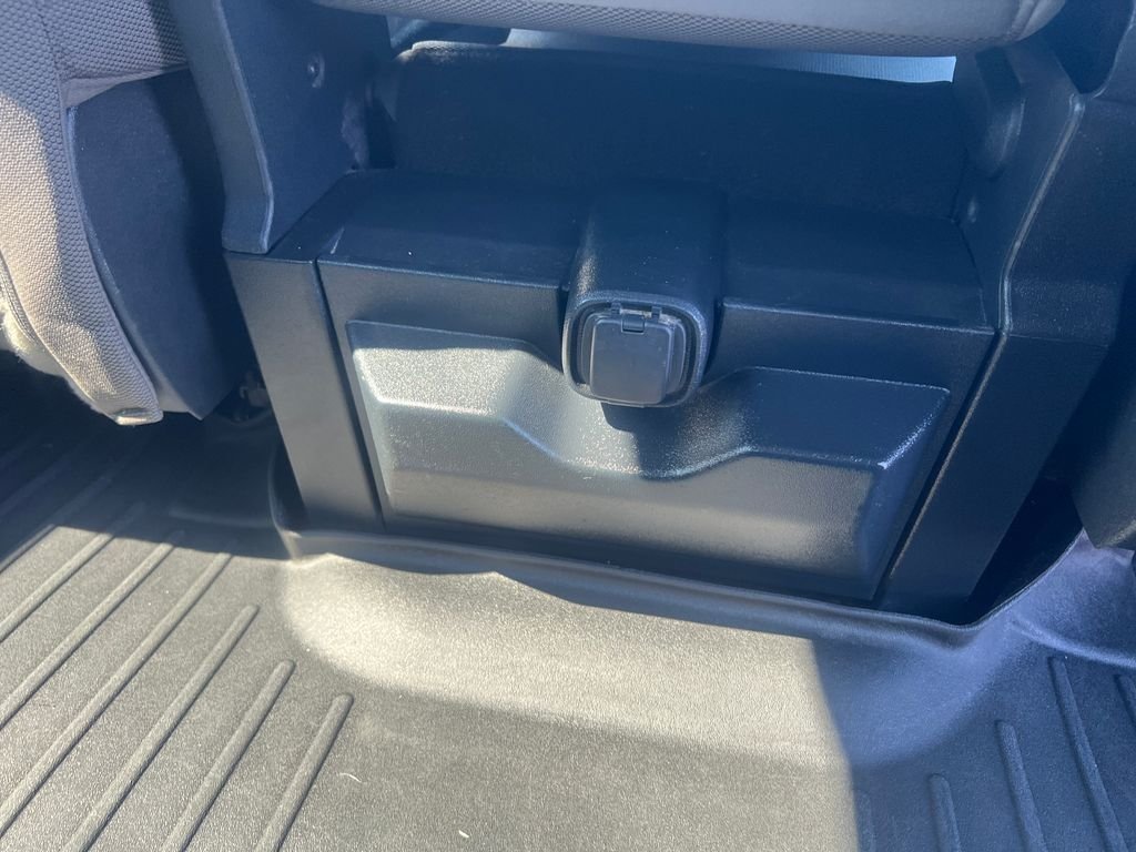 Used 2022 White Ford XLT image 25
