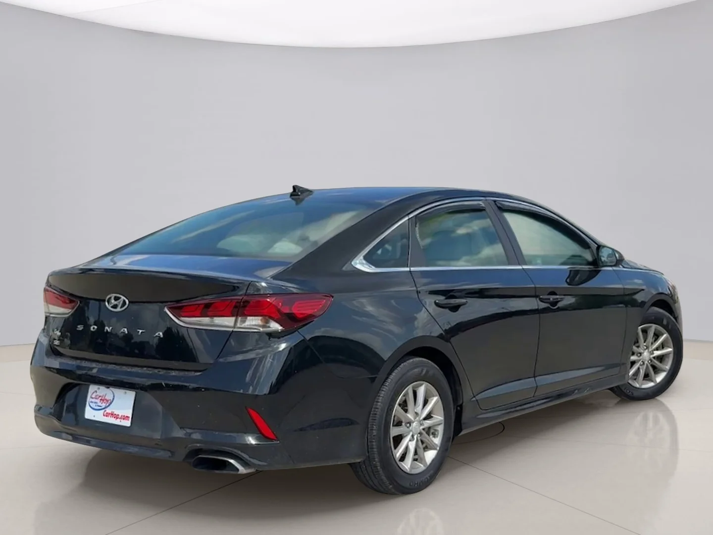 Used 2018 Black Hyundai SE image 5