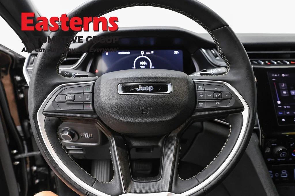 Used 2025 Black Jeep Altitude image 10