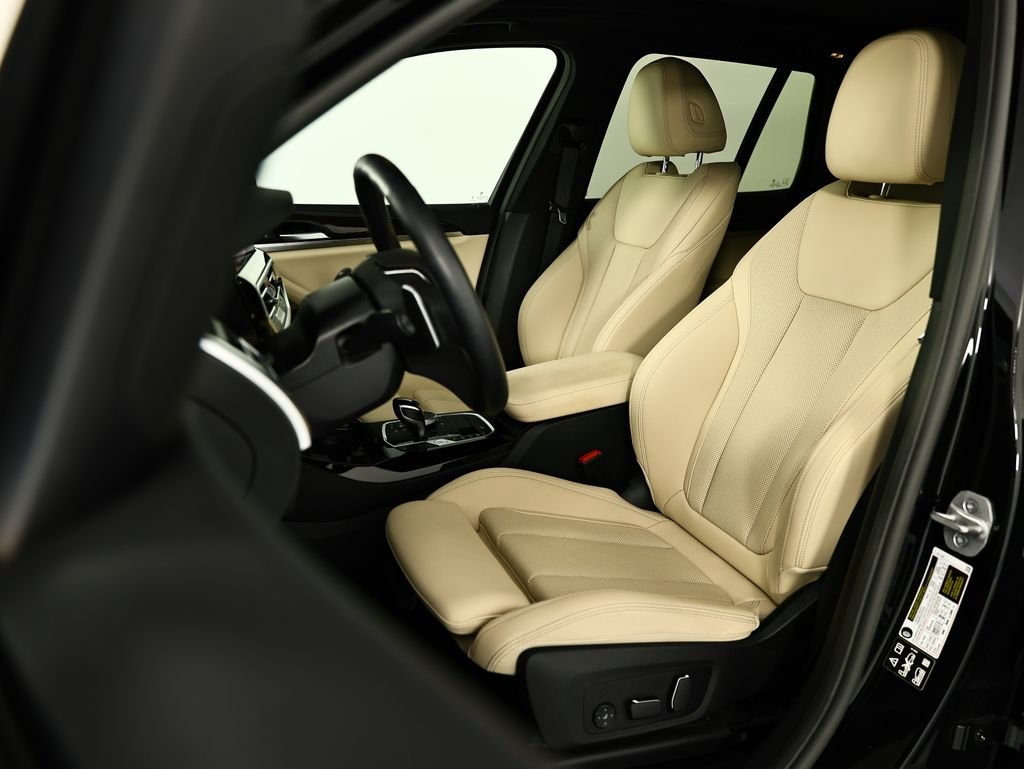 Used 2024 Black BMW xDrive30i image 5