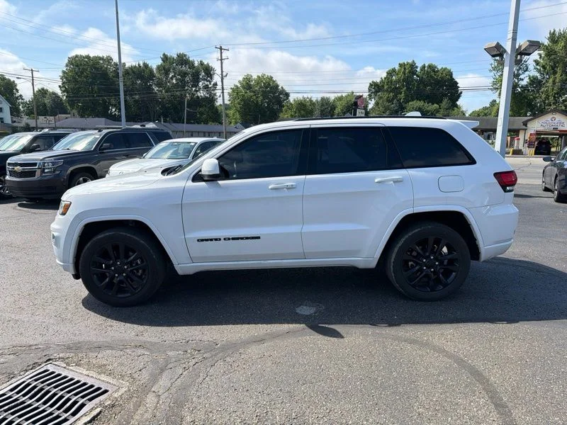 Used 2021 White Jeep Laredo X image 4