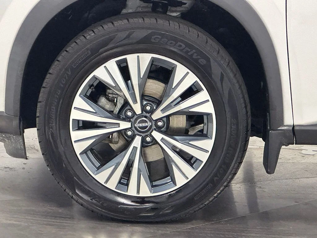 Used 2022 Silver Nissan SV image 16