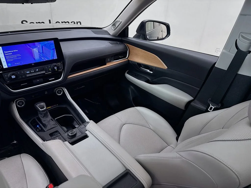 Used 2024 White Toyota Platinum image 24