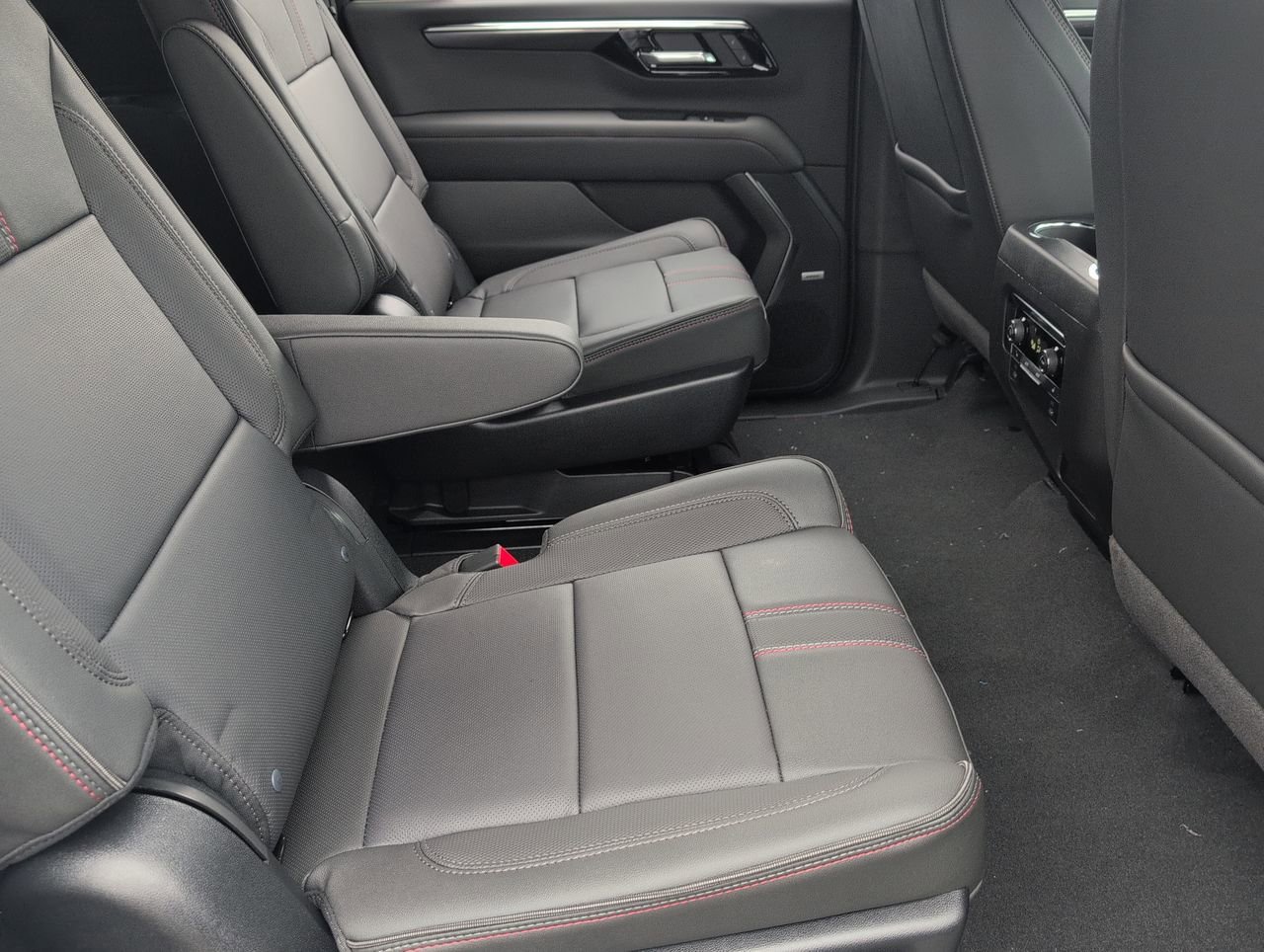 2026 Chevrolet Suburban RST - Photo 26
