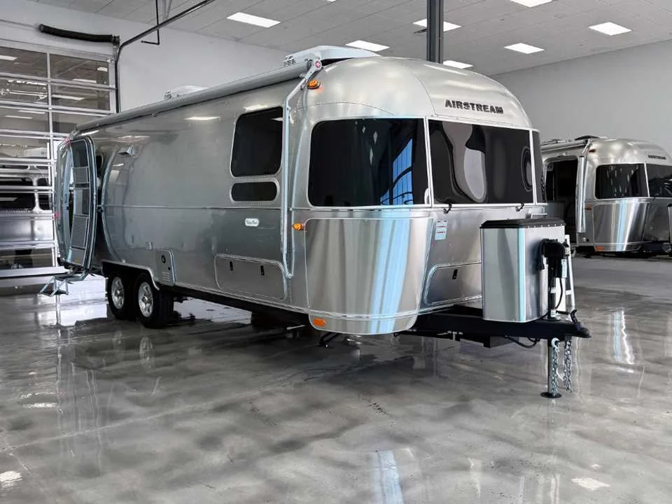 Used 2025 SILVER AIRSTREAM  image 5