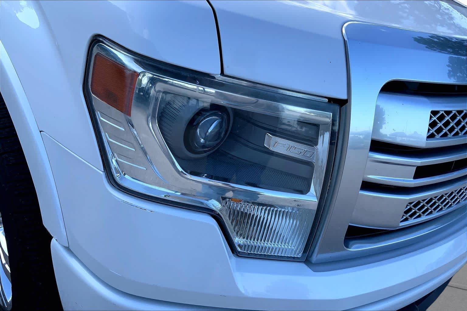Used 2014 White Platinum Metallic Tri-Coat Ford Platinum image 28