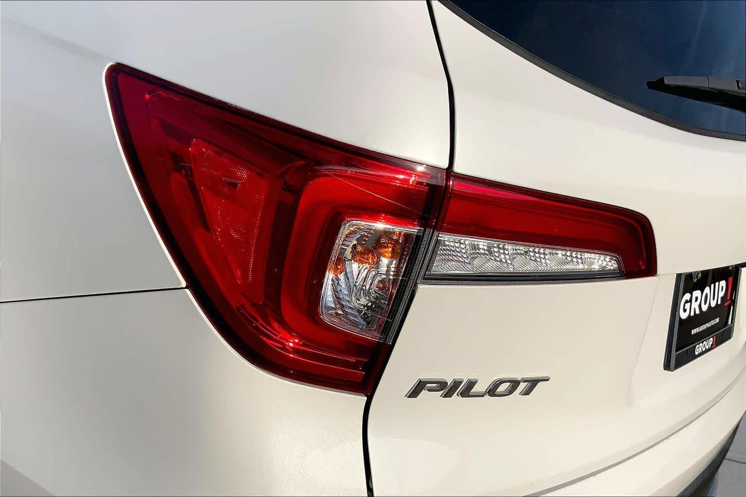 Used 2021 Platinum White Pearl Honda EX-L image 28