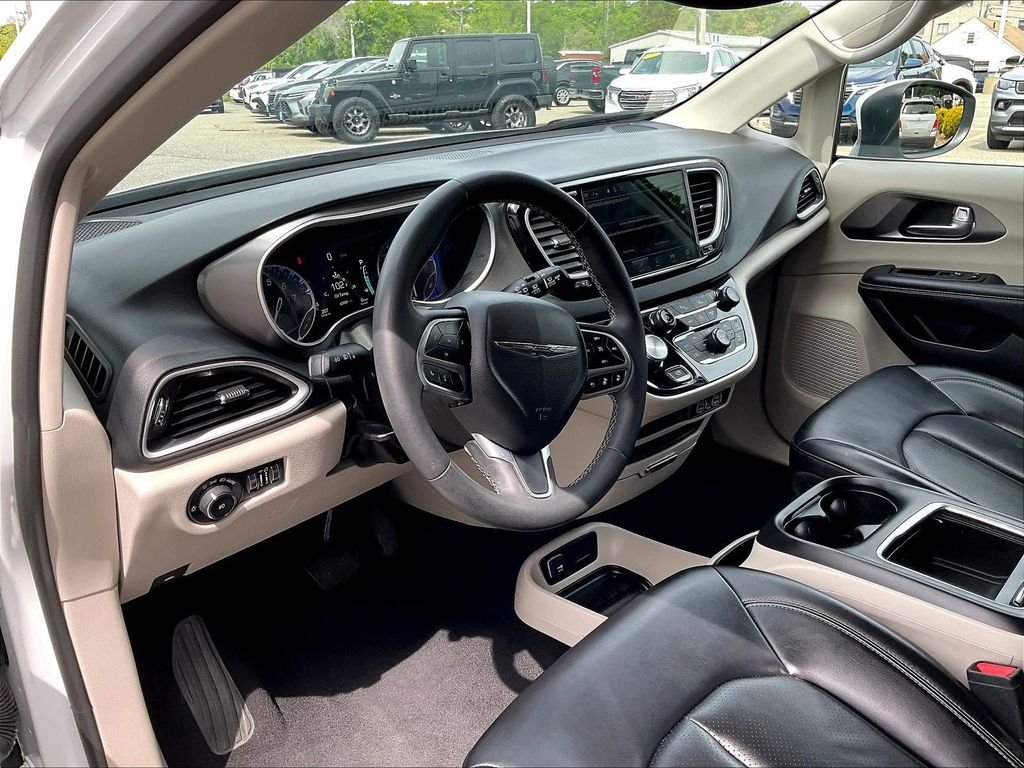 Used 2023 White Chrysler Touring L image 8