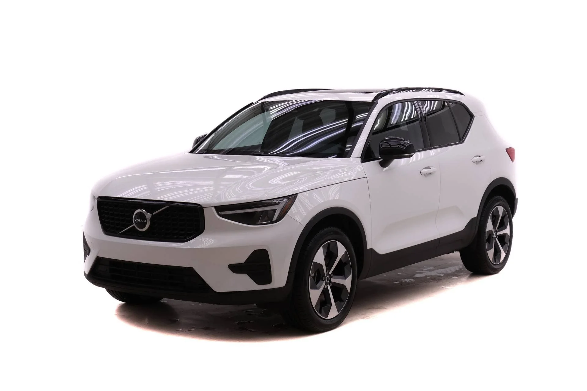 2026 Volvo XC40 B5 Core Dark AWD's photo