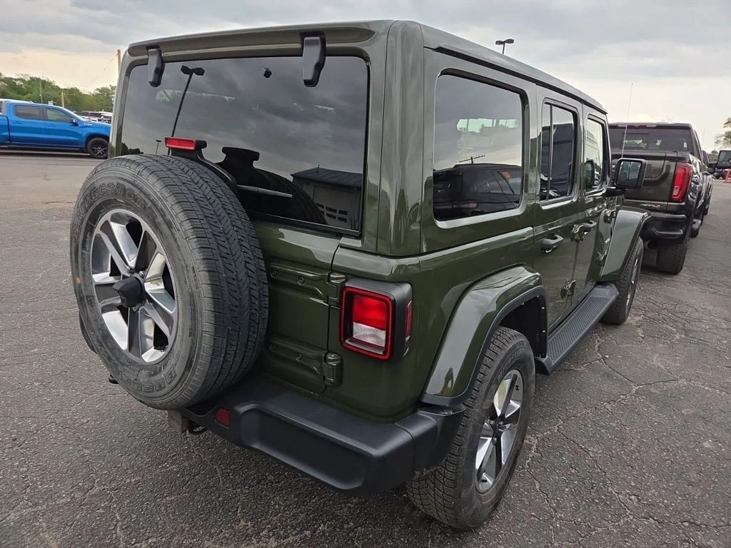 Used 2021 Green Jeep Unlimited Sahara image 4