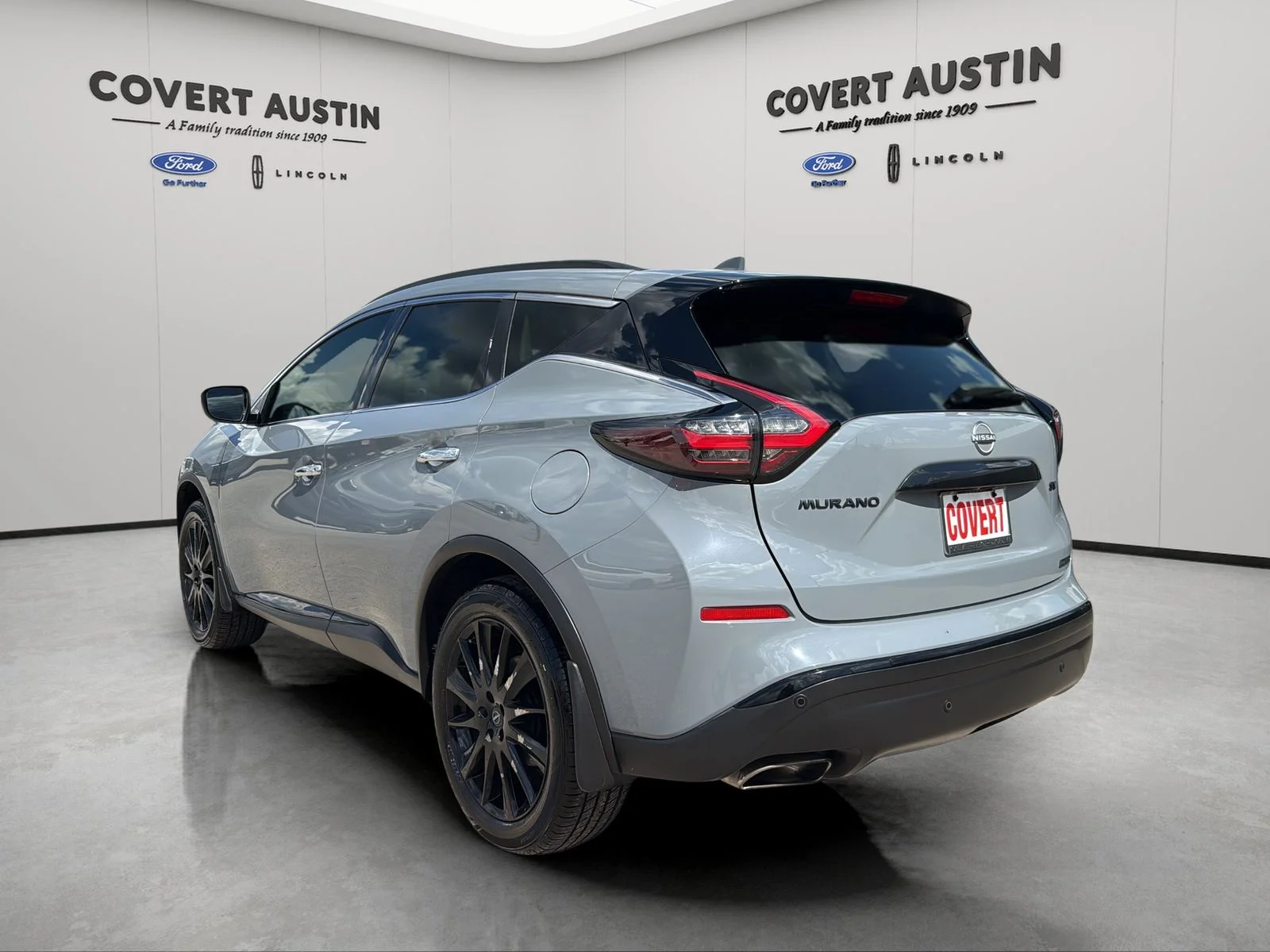Used 2023 Gray Nissan SV image 3