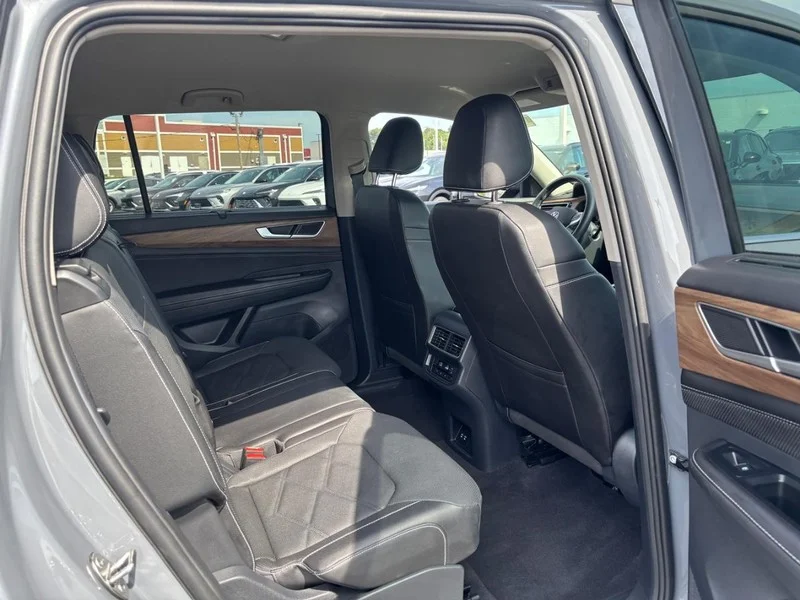 Used 2025 Gray Volkswagen 2.0T SE w/Technology image 13