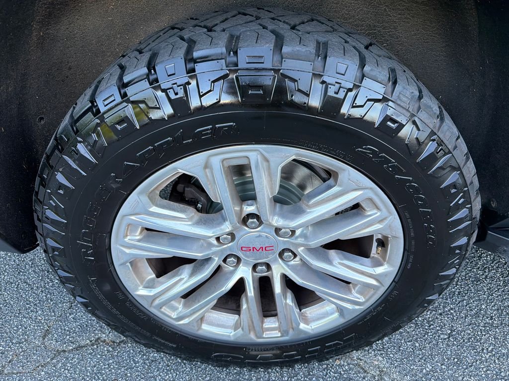 2021 GMC Yukon SLT - Photo 17
