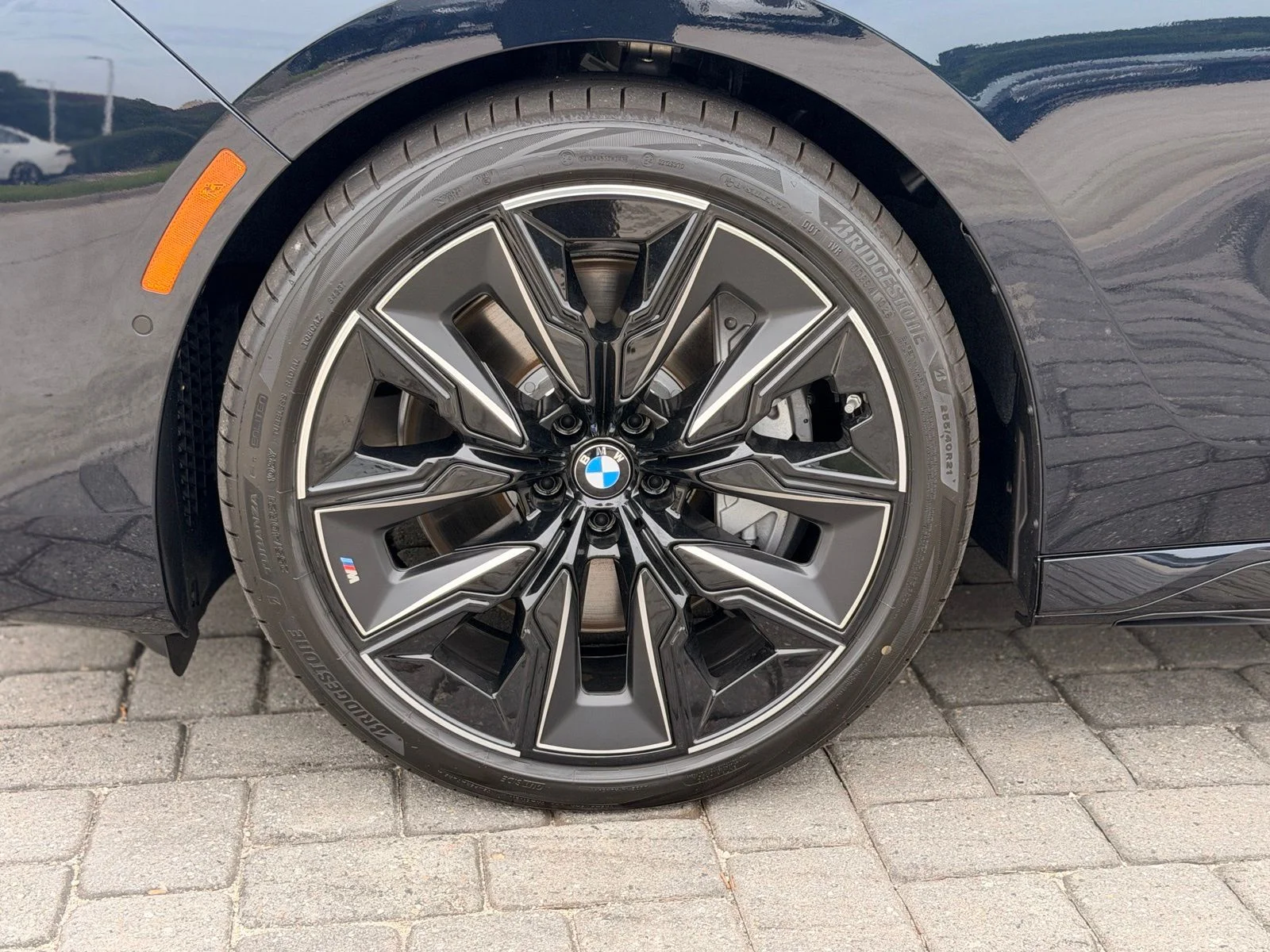 New 2026 Carbon Black Metallic BMW 760i xDrive image 13