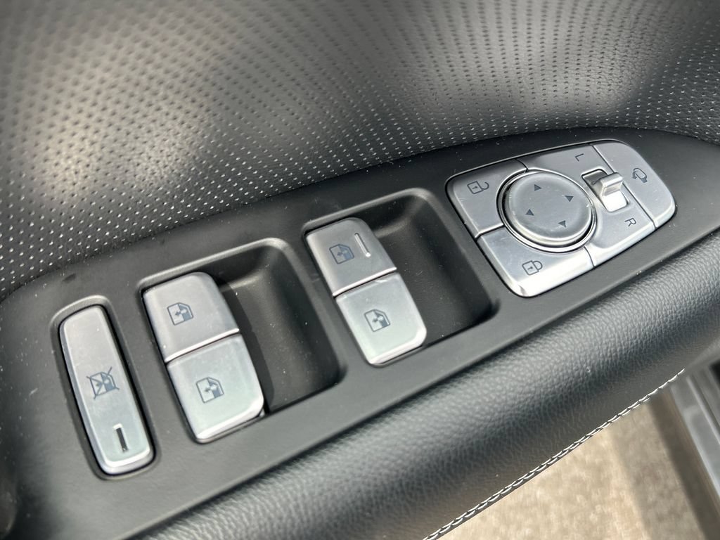 2021 GENESIS G70 Standard - Photo 19