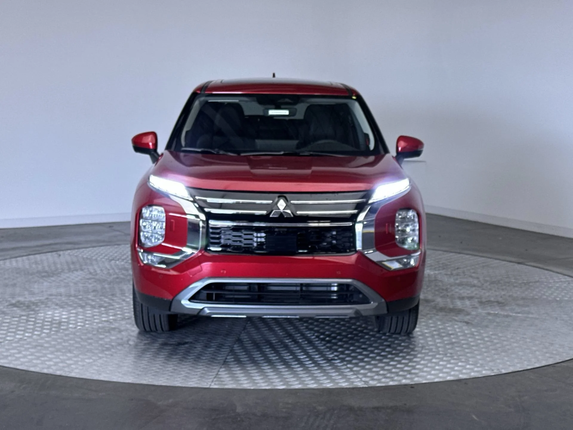 New 2026 Red Diamond Mitsubishi SE image 30