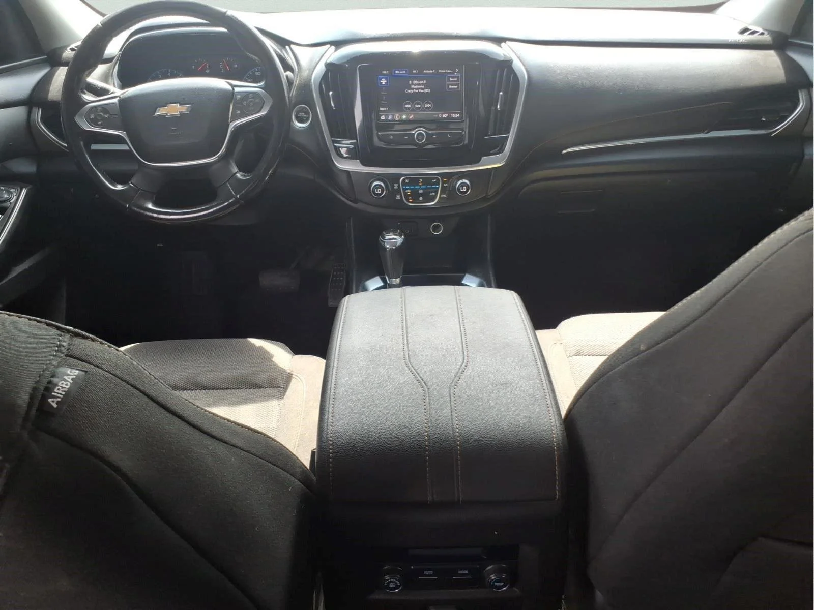 Used 2020 GRAPHITE METALLIC Chevrolet LT Cloth image 15