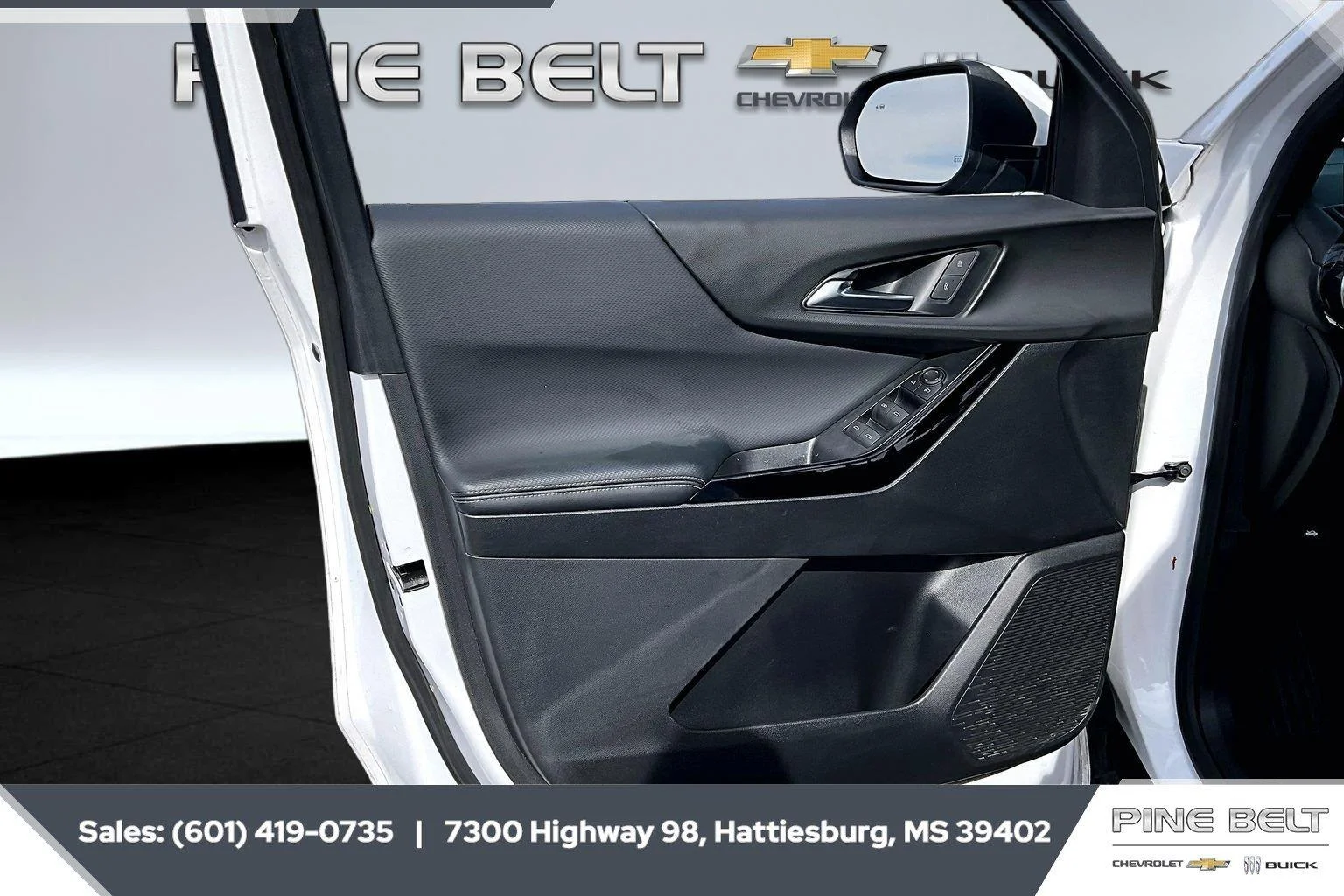 Used 2025 Summit White Chevrolet LT image 17