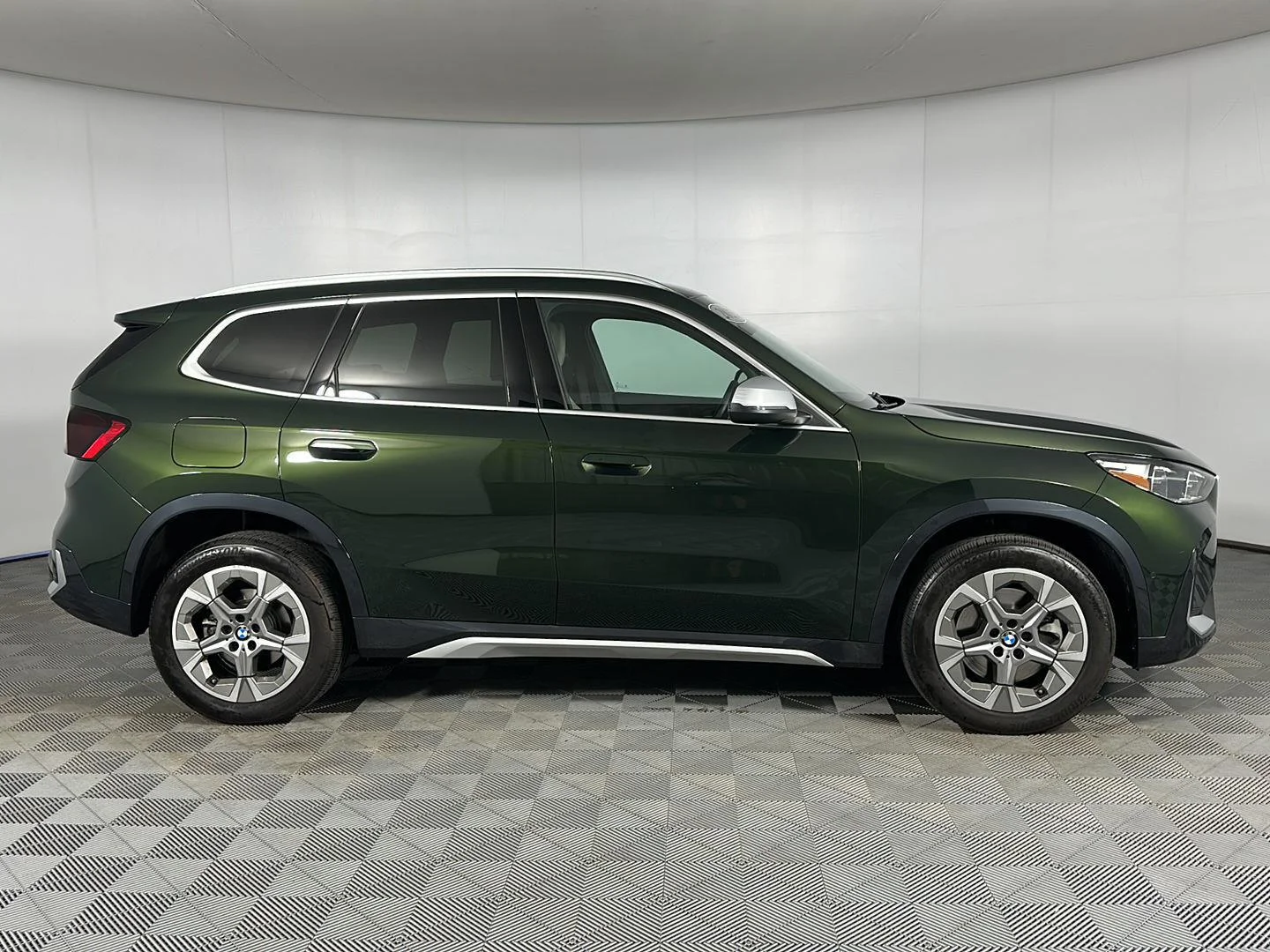 Used 2023 San Remo Green Metallic BMW xDrive28i image 25