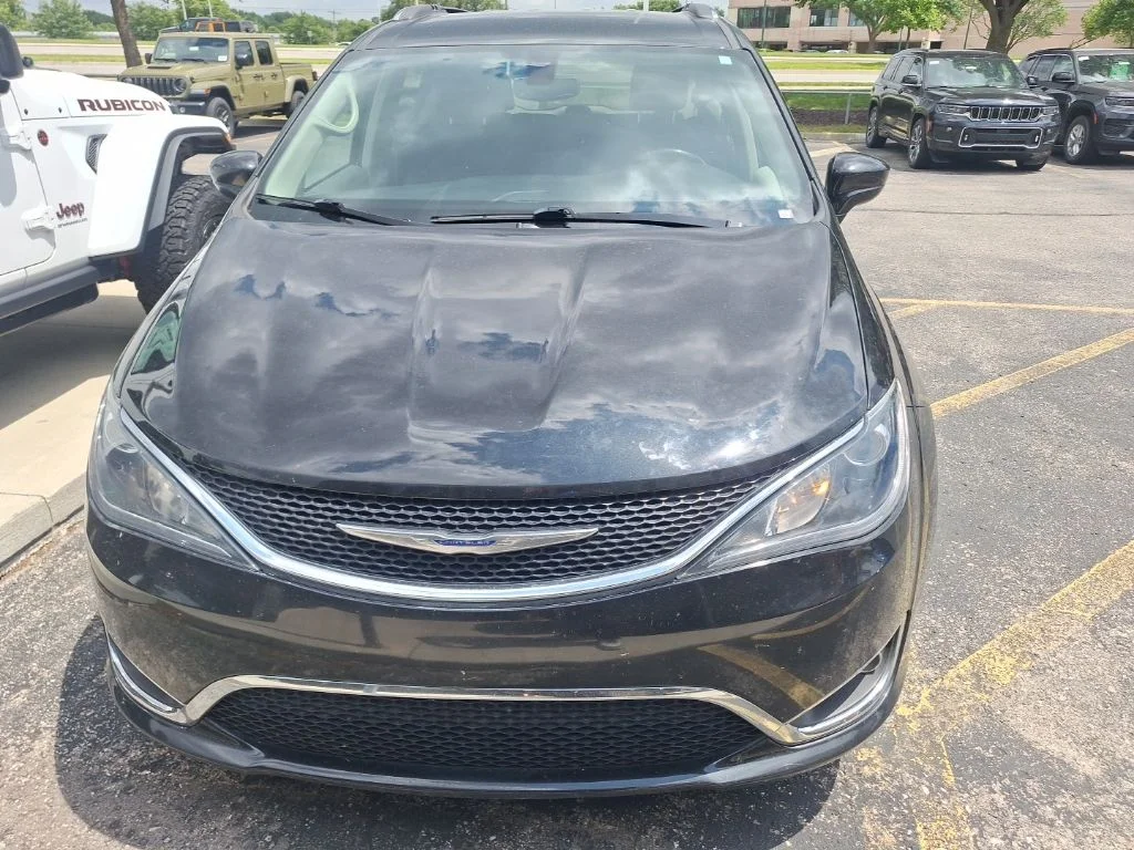 Used 2020 Chrysler Pacifica Touring L Plus with VIN 2C4RC1EG9LR109092 for sale in Kansas City