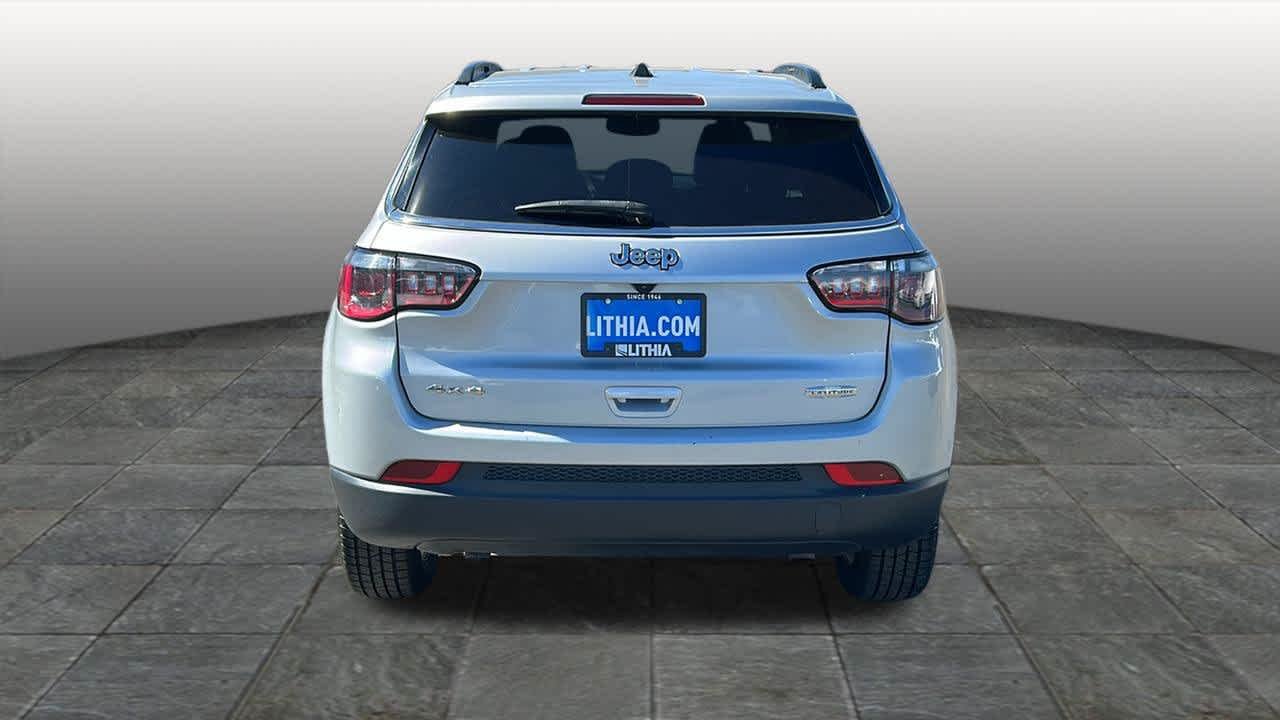 Used 2024 Silver Zynith Metallic Clearcoat Jeep Latitude image 6
