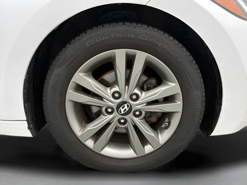 Used 2017 Quartz White Pearl Hyundai Value Edition image 41
