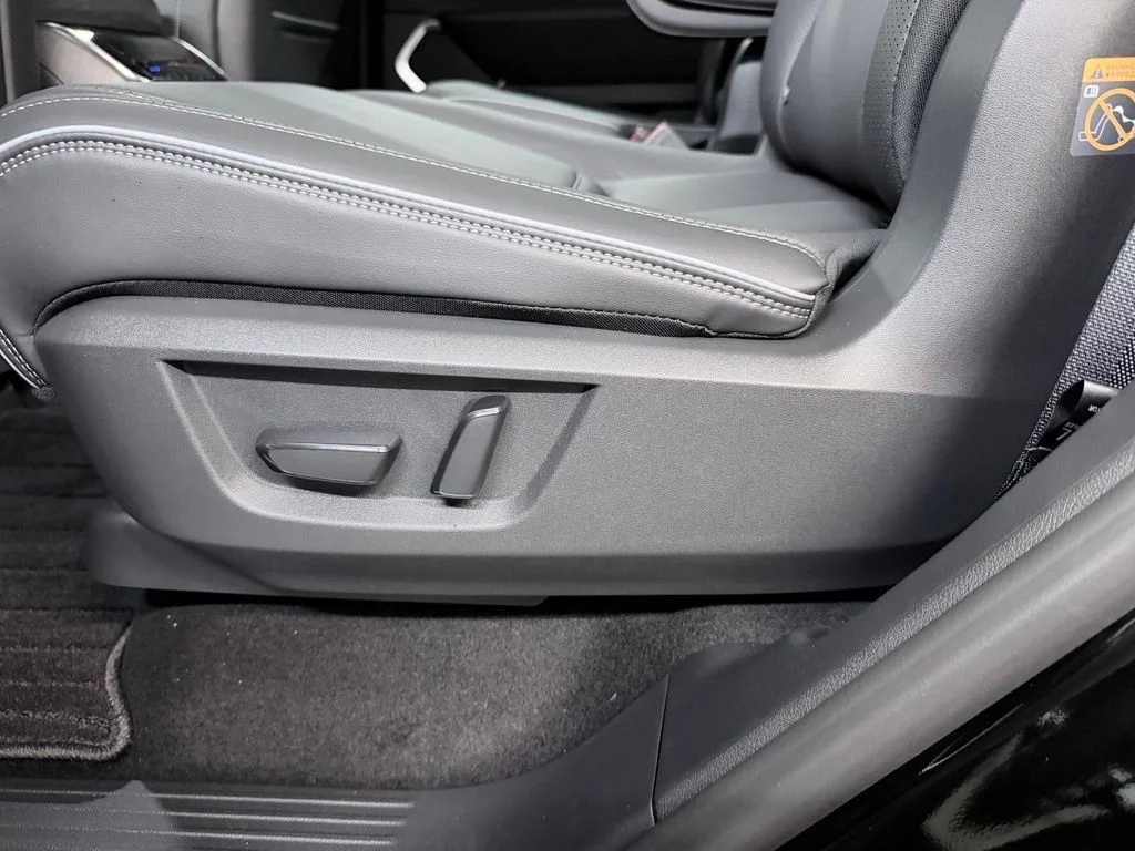 Used 2026 Black INFINITI LUXE image 32