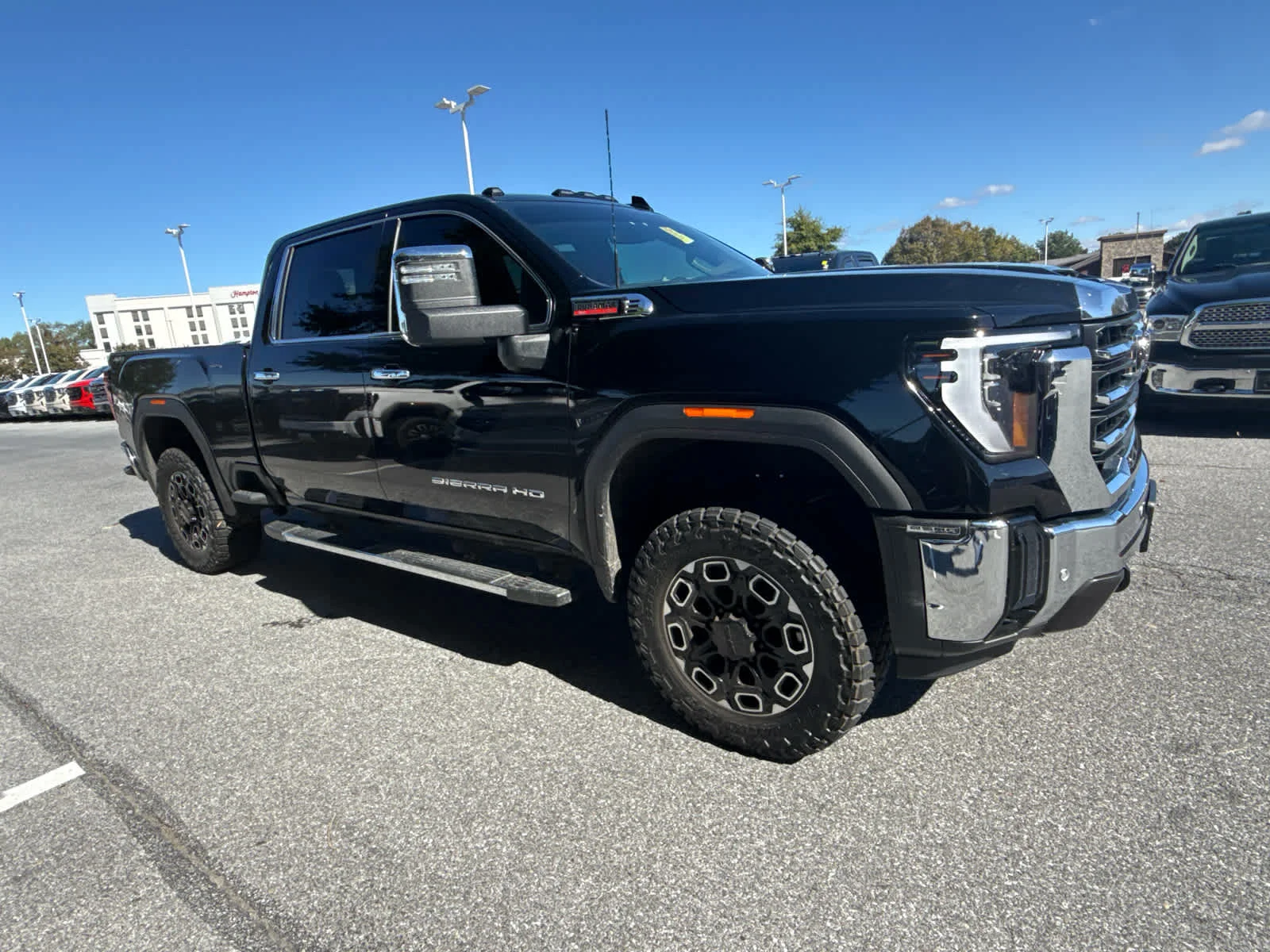 Used 2025 Onyx Black GMC SLT image 4