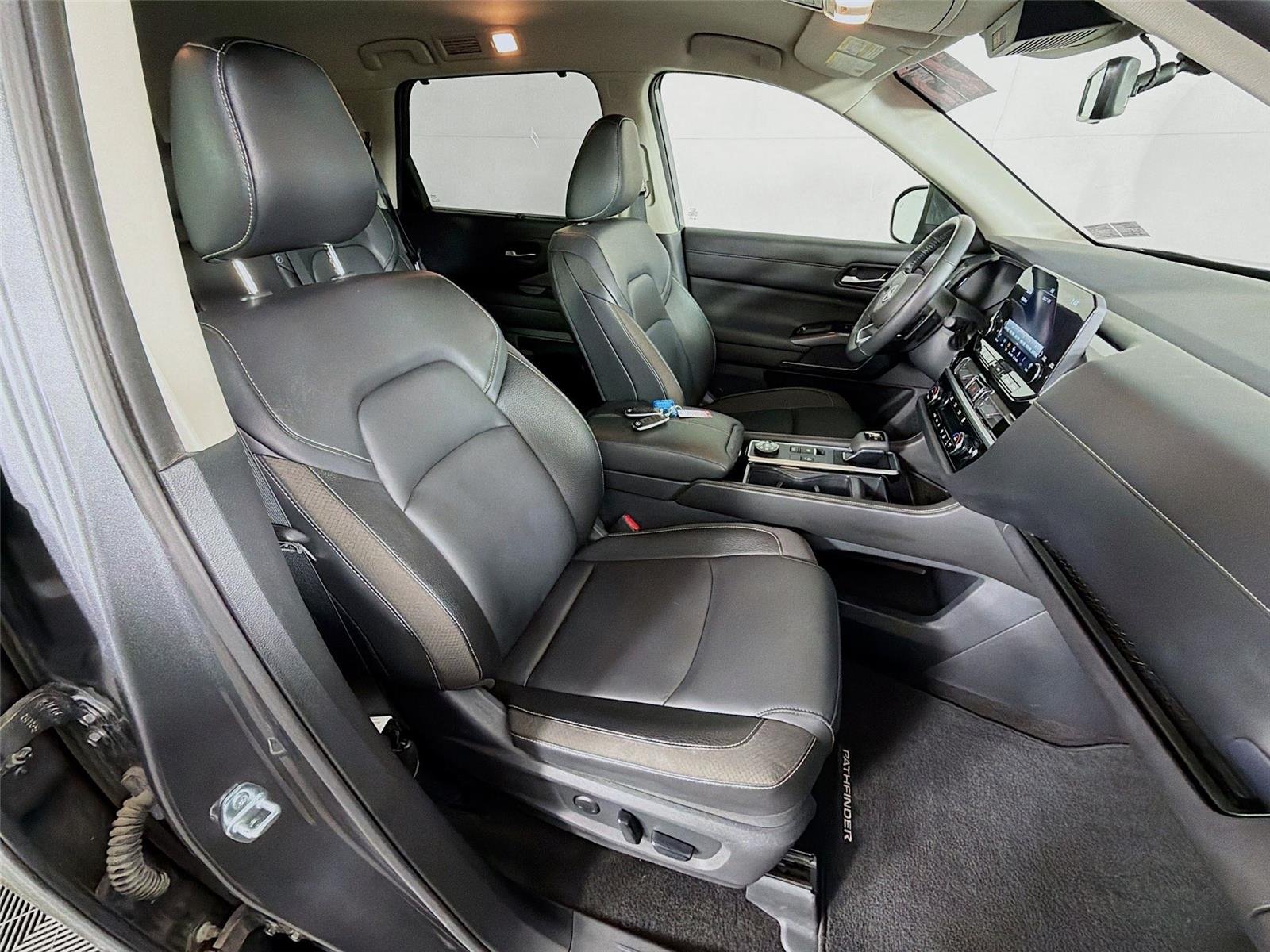 Used 2025  Nissan SL image 28